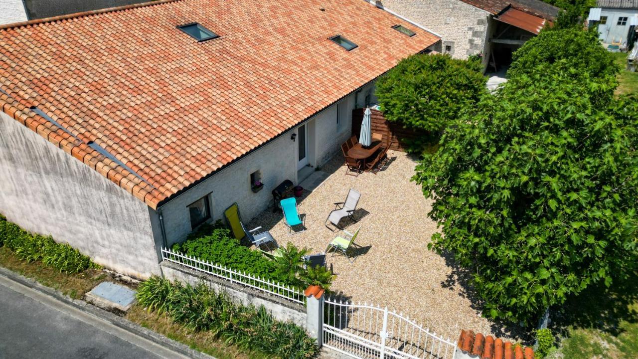 Les Gites Du Vigneron Et Cd'H Saint-Seurin-de-Palenne Exterior foto