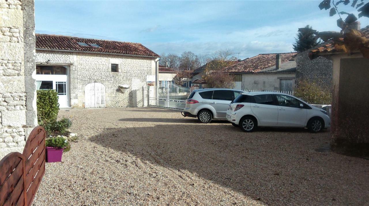 Les Gites Du Vigneron Et Cd'H Saint-Seurin-de-Palenne Exterior foto