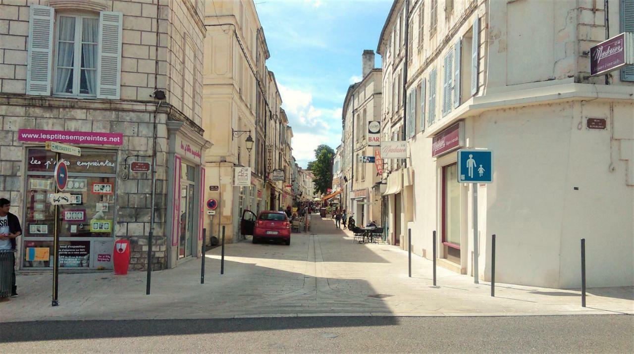 Les Gites Du Vigneron Et Cd'H Saint-Seurin-de-Palenne Exterior foto